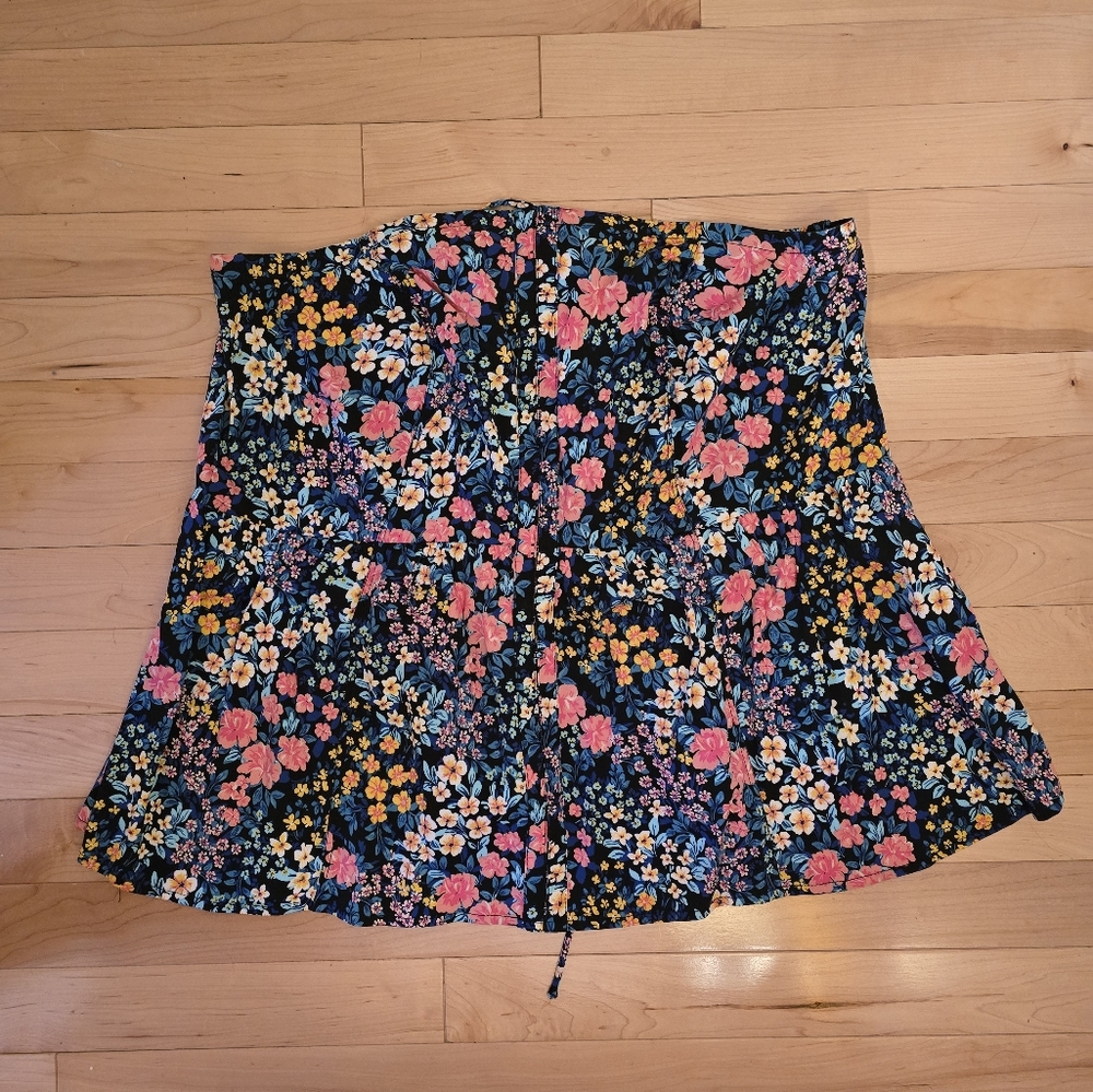 Floral Fit and Flare Strapless Blouse. Torrid Size 1